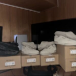 Selling a pair of size 12 yeezy 350